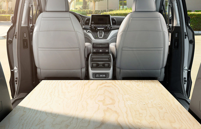 2020 Honda Odyssey interior view of technology