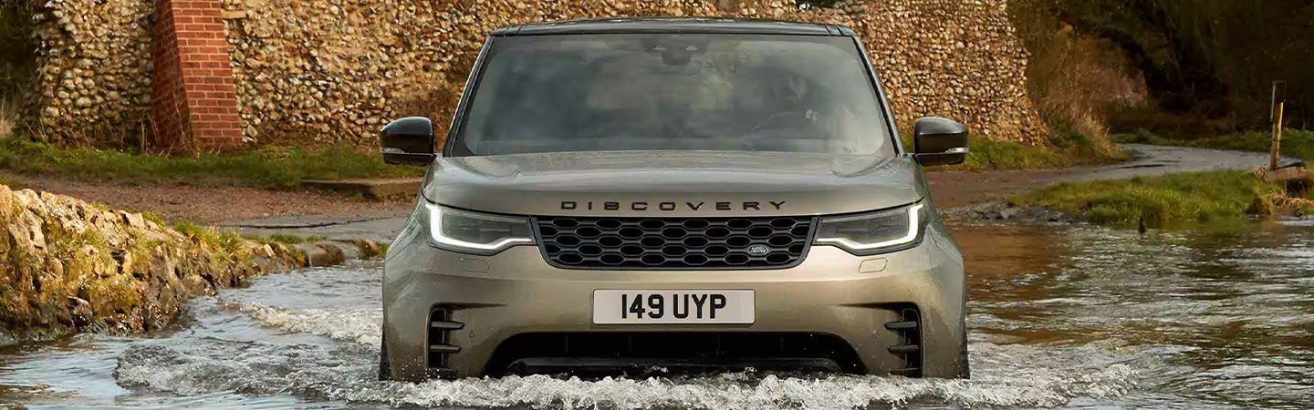 2024 Land Rover Discovery Specs Olive Color with Front View
