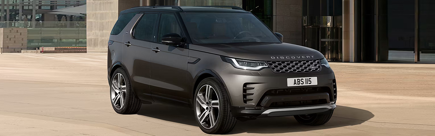 2024 Land Rover Discovery Specs Black Color with Side View
