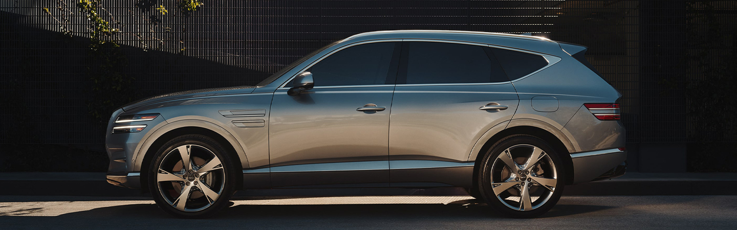 2024 Genesis GV80 Specs silver sideview