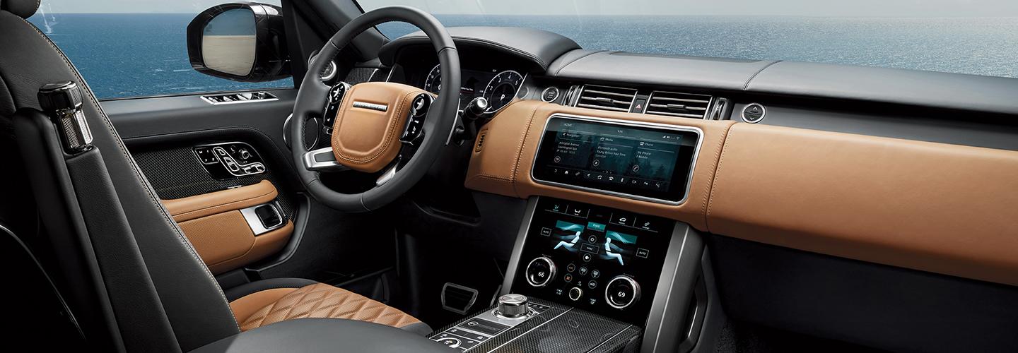 Steering wheel and interior of the 2020 Range Rover