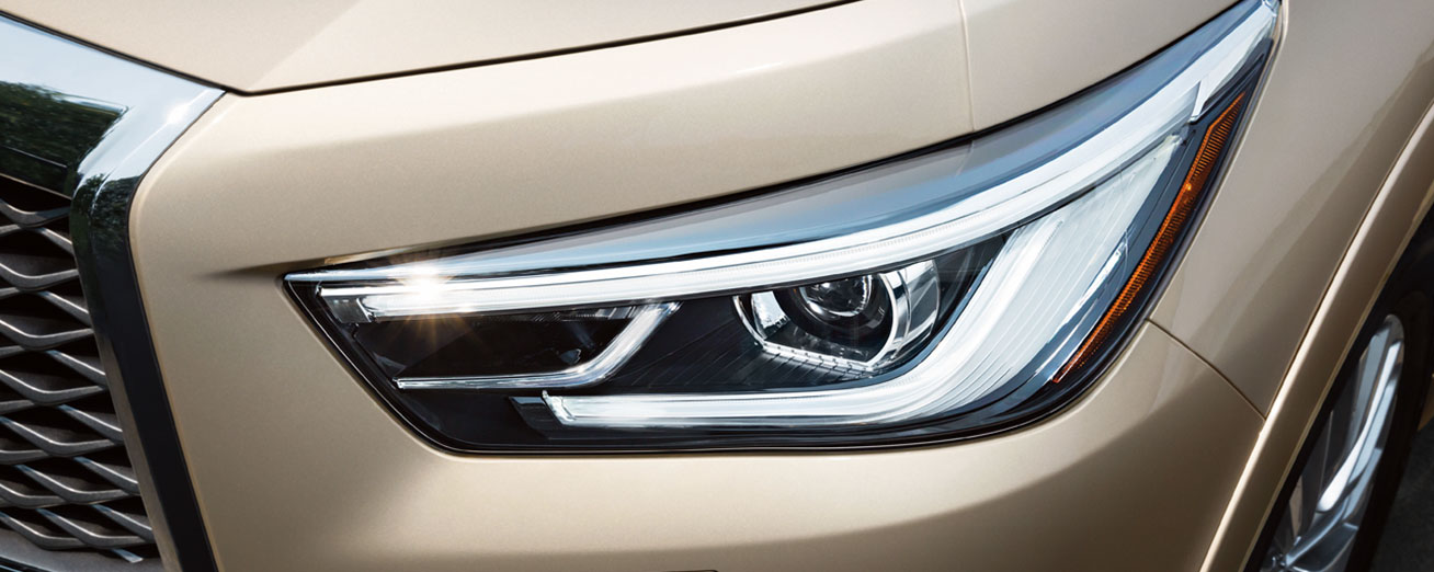 INFINITI QX80 driving