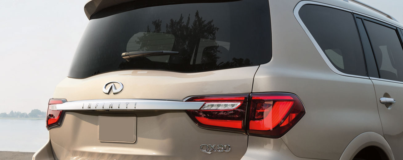 INFINITI QX80 driving