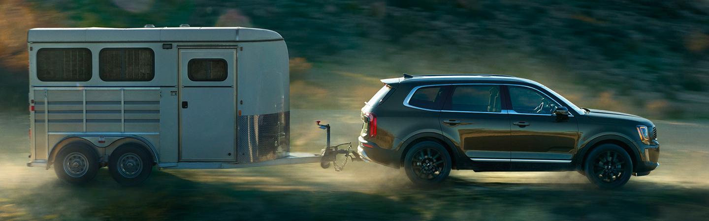 2021 Kia Telluride towing a trailer