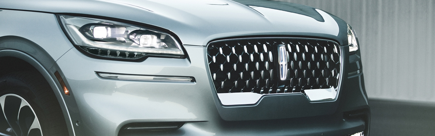 Front grille of the 2020 Lincoln Aviator