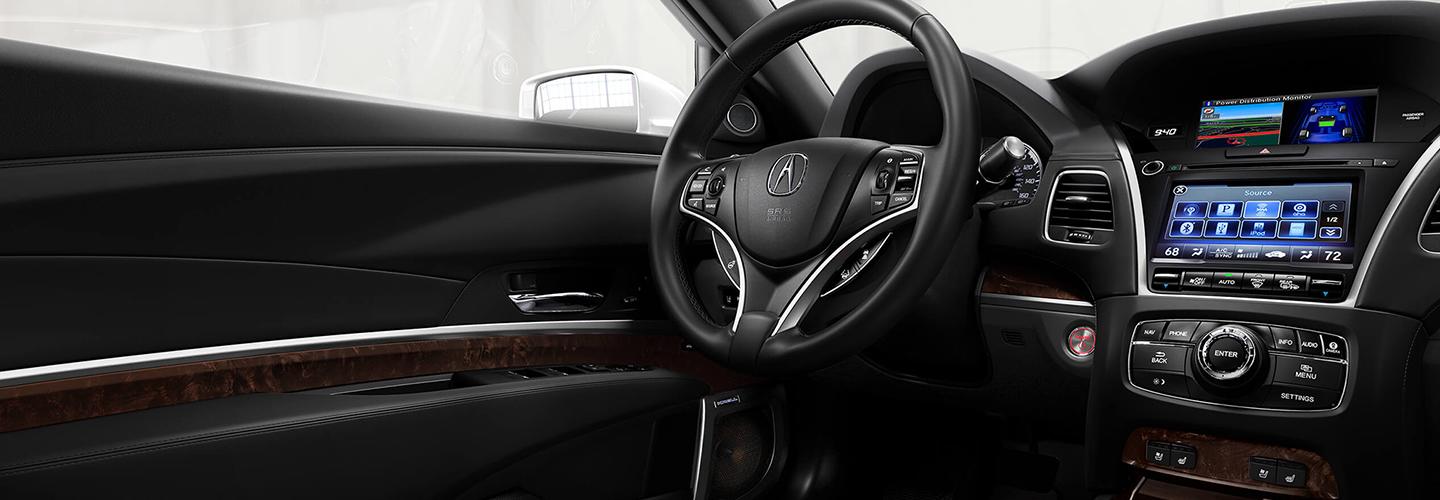 Steering wheel and infotainment in the new RLX