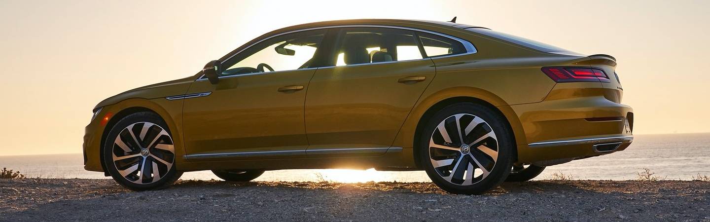 Side view of the 2019 Volkswagen Arteon in the shade