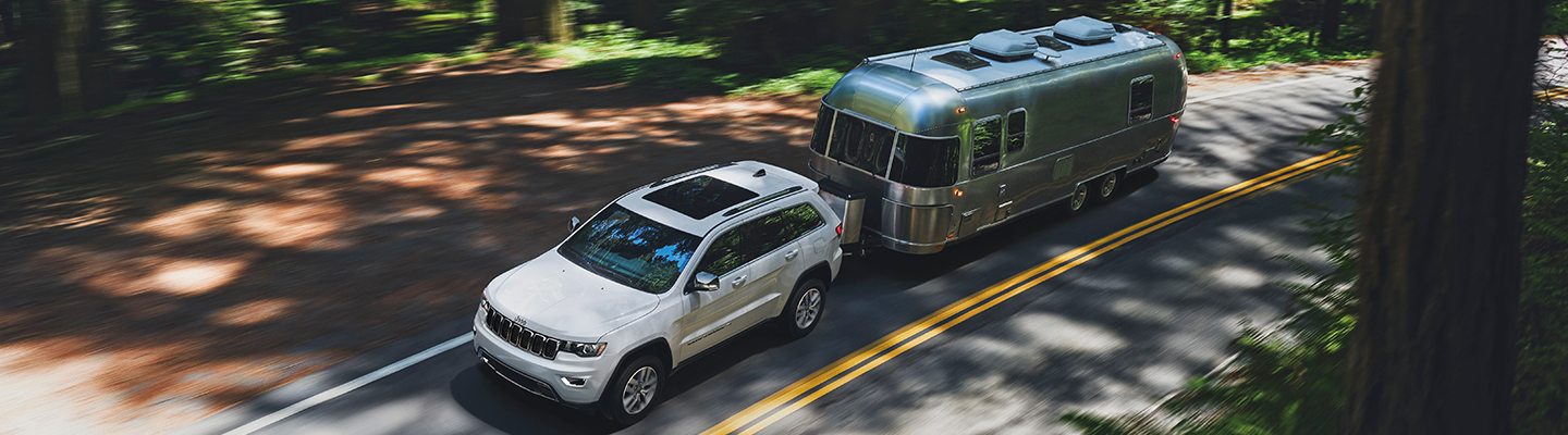 Jeep Grand Cherokee towing camper